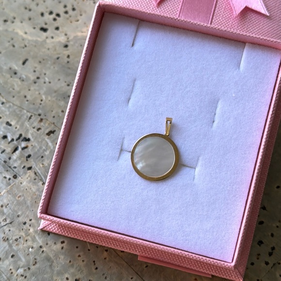 Dubai 18k Real Gold Letter D Pendant - Picture 3 of 4